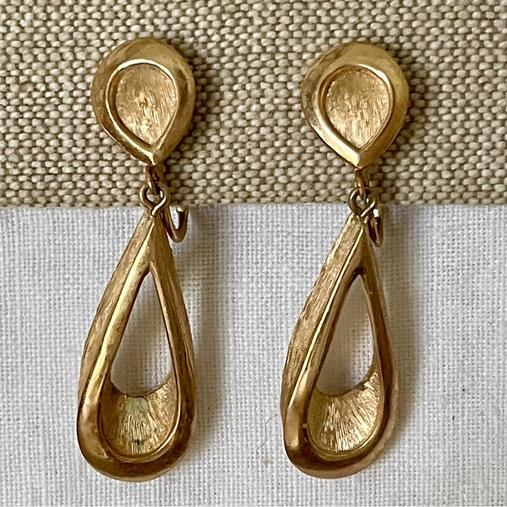 Vintage Trifari clip earrings